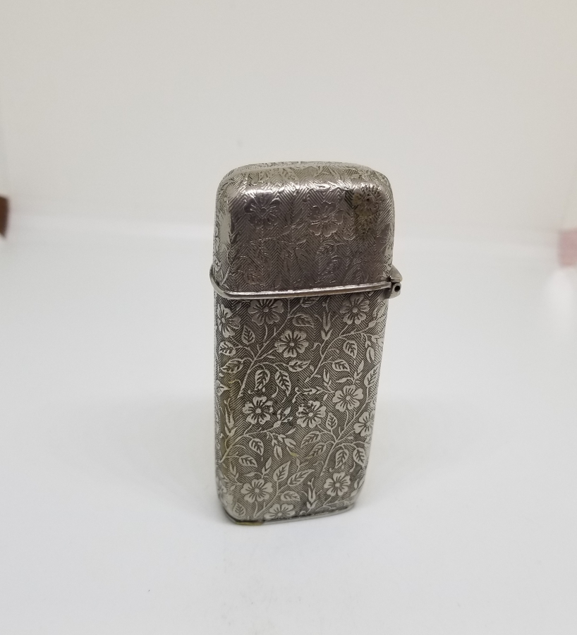 NADİR FORMDA KABARTMA İŞÇİLİKLİ ÇAKMAK FORMUNDA ANTİKA KİBRİTLİK