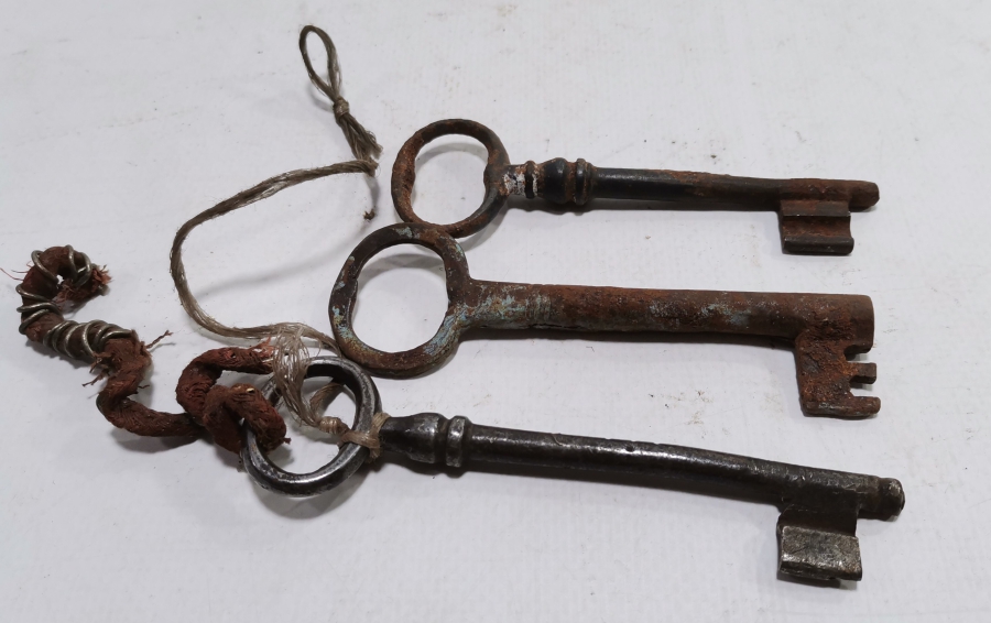 EL YAPIMI OSMANLI DÖNEMİ 3 ADET ANAHTAR