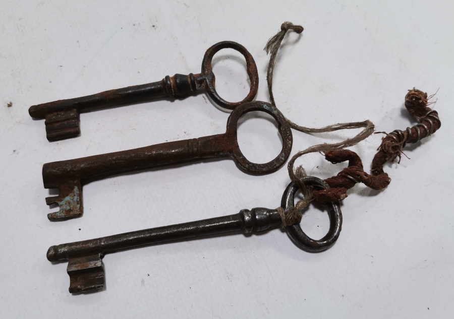 EL YAPIMI OSMANLI DÖNEMİ 3 ADET ANAHTAR