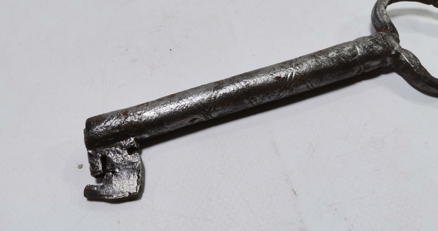 ÜZERİ İŞLEMELİ OSMANLI DÖNEMİ BÜYÜK BOY ANAHTAR