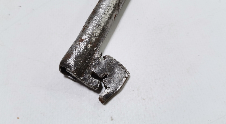 ÜZERİ İŞLEMELİ OSMANLI DÖNEMİ BÜYÜK BOY ANAHTAR