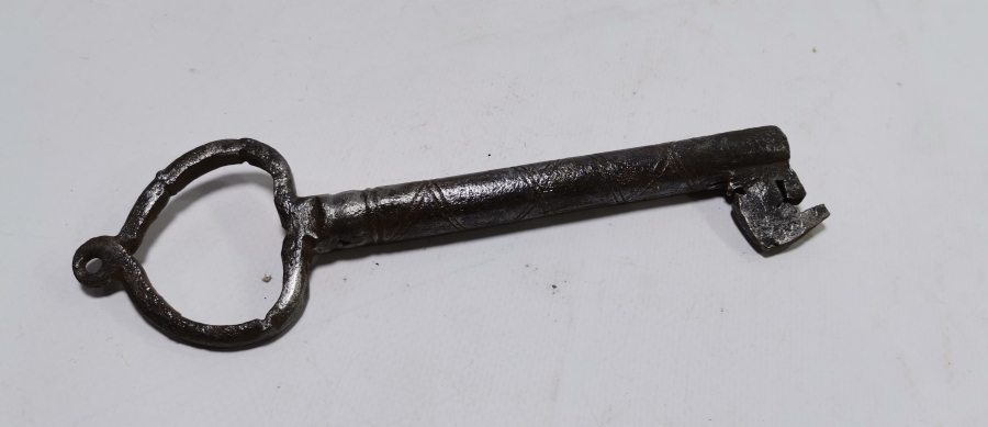 ÜZERİ İŞLEMELİ OSMANLI DÖNEMİ BÜYÜK BOY ANAHTAR