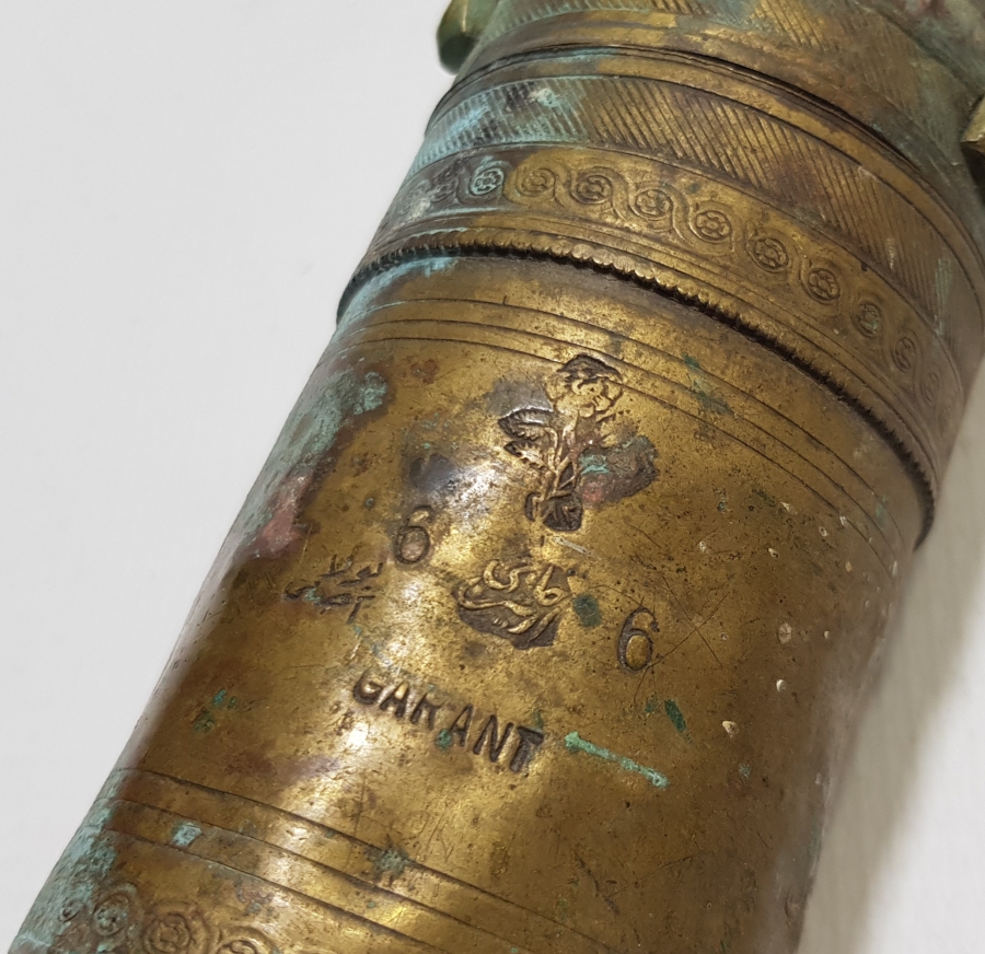 ÜZERİ ÇİFT USTA DAMGALI OSMANLI DÖNEMİ KAHVE DEĞİRMENİ