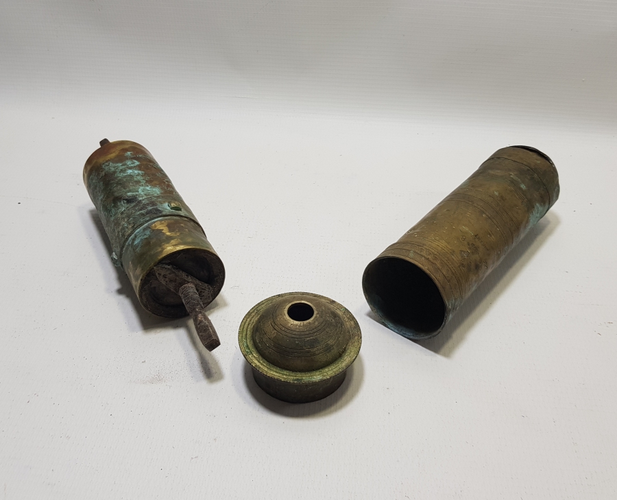 ÜZERİ ÇİFT USTA DAMGALI OSMANLI DÖNEMİ KAHVE DEĞİRMENİ