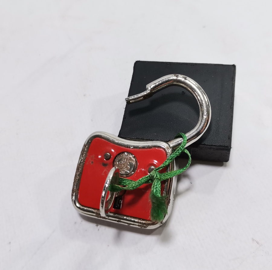 ORİJİNAL ANAHTARIYLA ANTİKA KİLİT