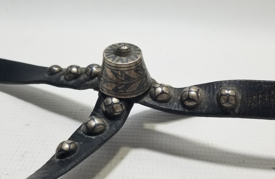 ÜZERİ SAVAT İŞÇİLİKLİ OSMANLI DÖNEMİ ÇERKES İŞİ GÜMÜŞ AT DÖŞLÜĞÜ