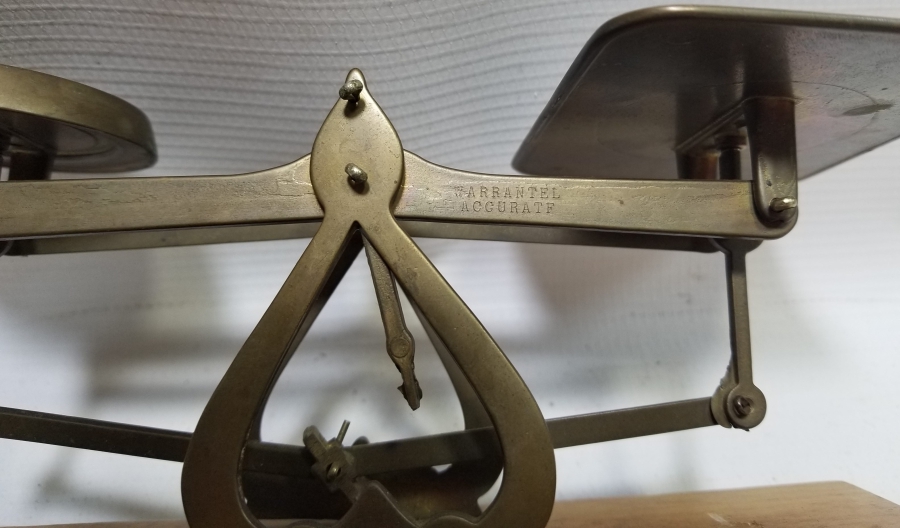 ORİJİNAL DİRHEMLERİYLE NADİR FORMDA ANTİKA TERAZİ