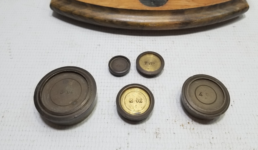 ORİJİNAL DİRHEMLERİYLE NADİR FORMDA ANTİKA TERAZİ