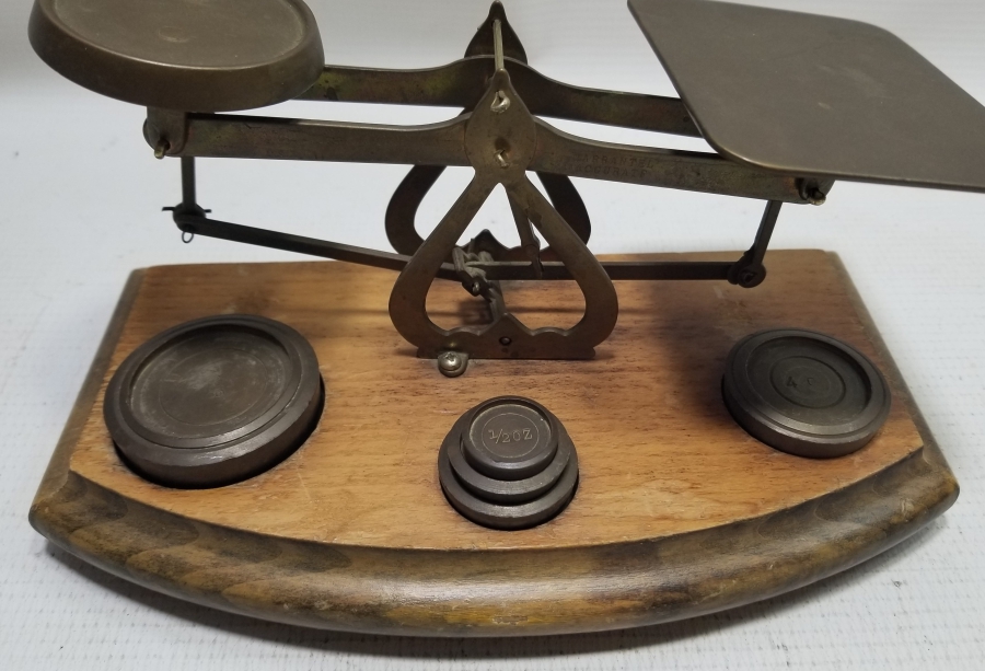 ORİJİNAL DİRHEMLERİYLE NADİR FORMDA ANTİKA TERAZİ