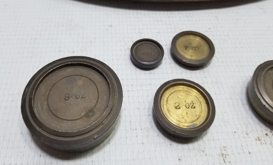 ORİJİNAL DİRHEMLERİYLE NADİR FORMDA ANTİKA TERAZİ