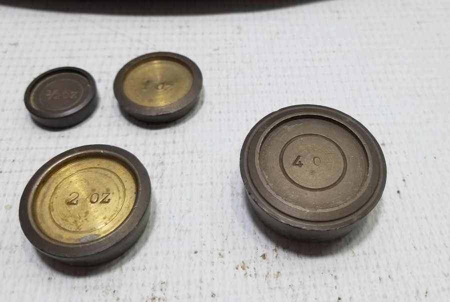 ORİJİNAL DİRHEMLERİYLE NADİR FORMDA ANTİKA TERAZİ