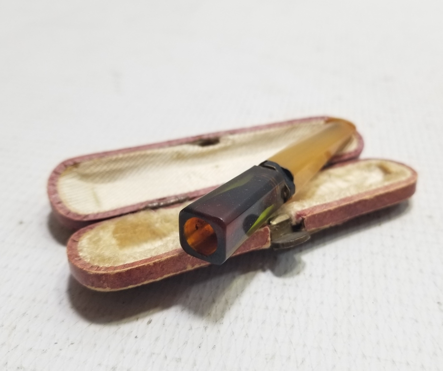 ORİJİNAL KUTUSUNDA ANTİKA SİGARA AĞIZLIĞI