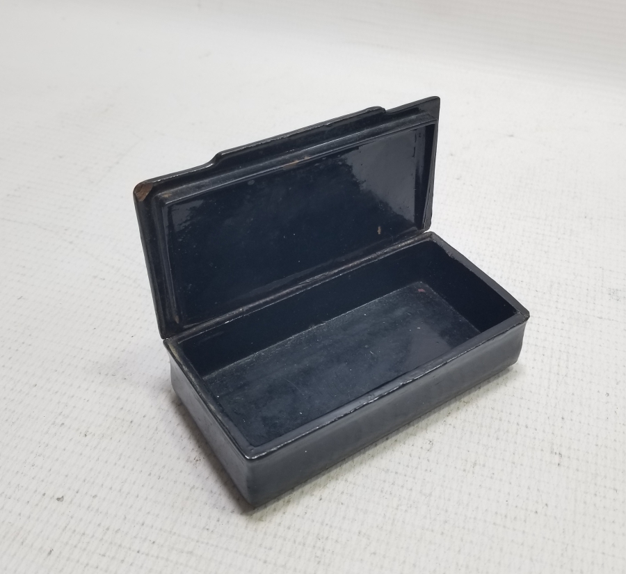 OSMANLI DÖNEMİ GÜMÜŞ ÇAKMA İŞÇİLİKLİ NADİR PAPİER MACHE TÜTÜN TABAKASI