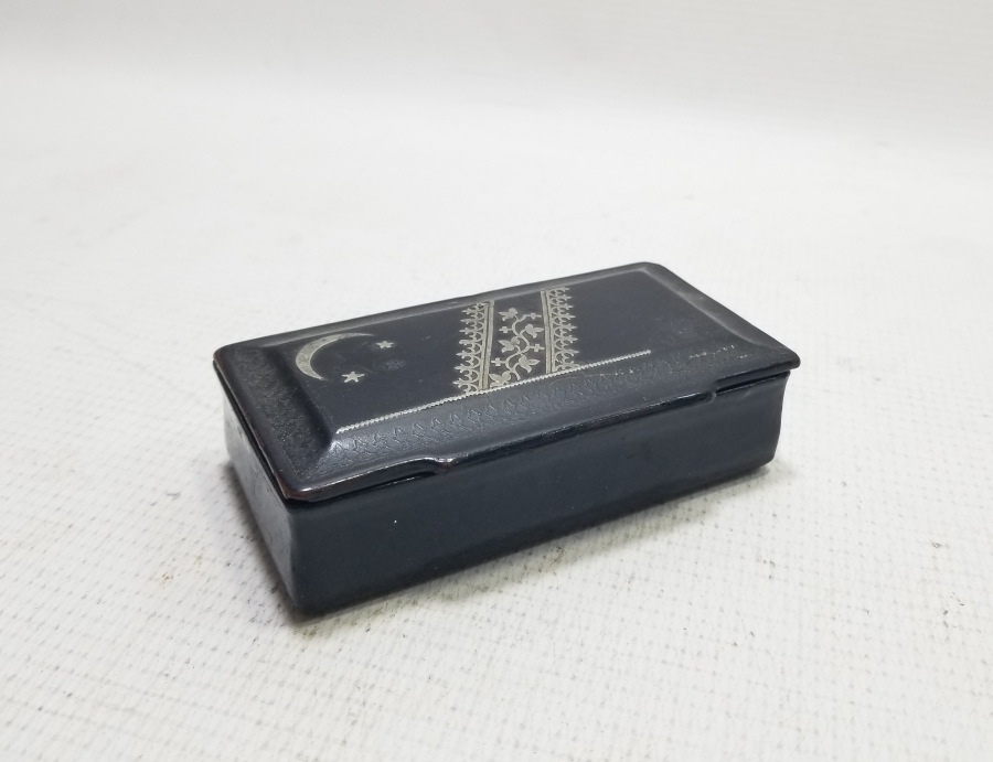 OSMANLI DÖNEMİ GÜMÜŞ ÇAKMA İŞÇİLİKLİ NADİR PAPİER MACHE TÜTÜN TABAKASI