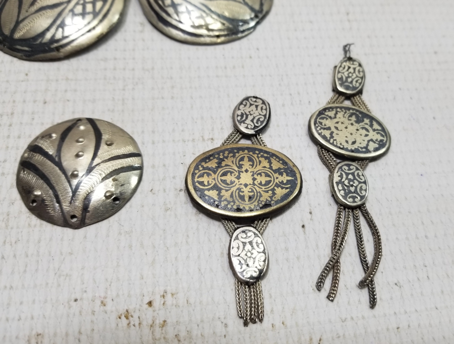 ÜZERLERİ SAVAT İŞÇİLİKLİ ANTİKA TAKI PARÇALARI LOTU