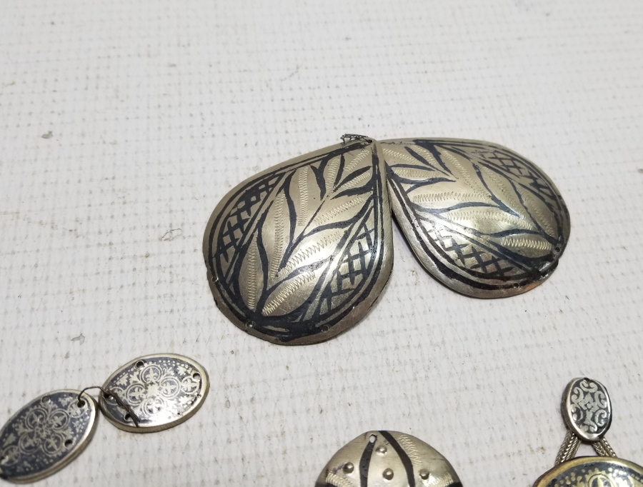 ÜZERLERİ SAVAT İŞÇİLİKLİ ANTİKA TAKI PARÇALARI LOTU