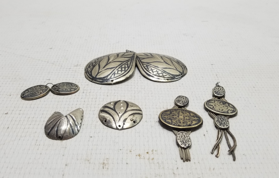 ÜZERLERİ SAVAT İŞÇİLİKLİ ANTİKA TAKI PARÇALARI LOTU