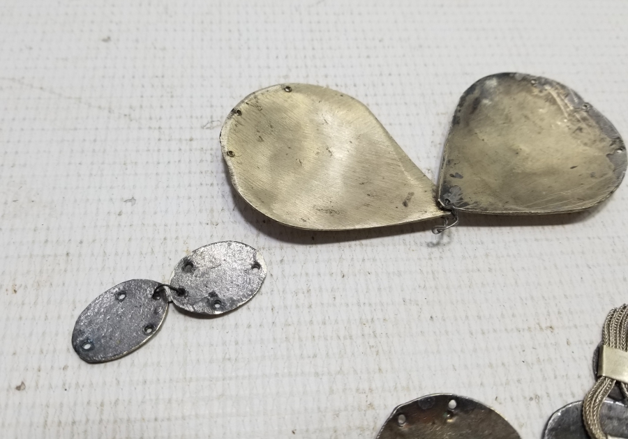 ÜZERLERİ SAVAT İŞÇİLİKLİ ANTİKA TAKI PARÇALARI LOTU