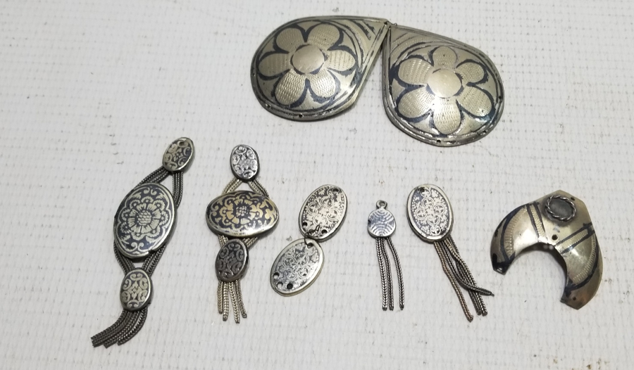 ÜZERLERİ SAVATLI ANTİKA TAKI PARÇALARI LOTU