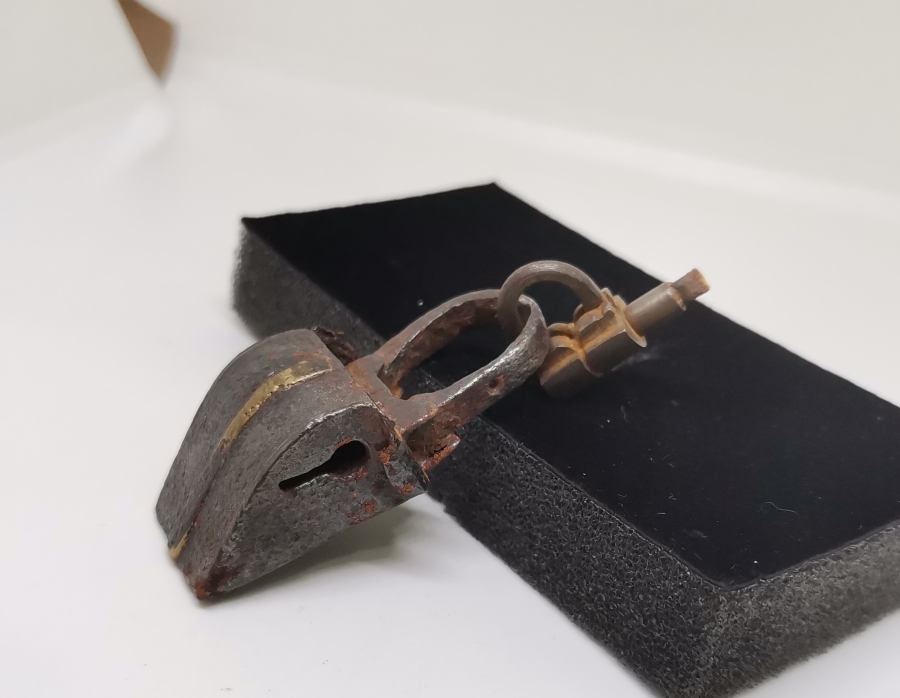 EL YAPIMI OSMANLI DÖNEMİ NADİR TİPTE İKİ ADET KİLİT