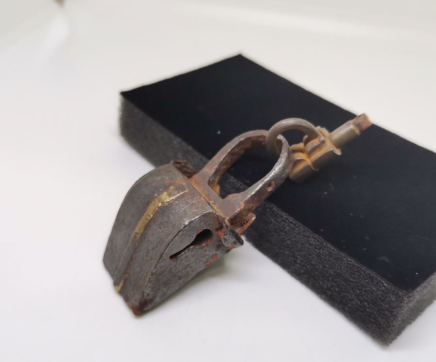 EL YAPIMI OSMANLI DÖNEMİ NADİR TİPTE İKİ ADET KİLİT