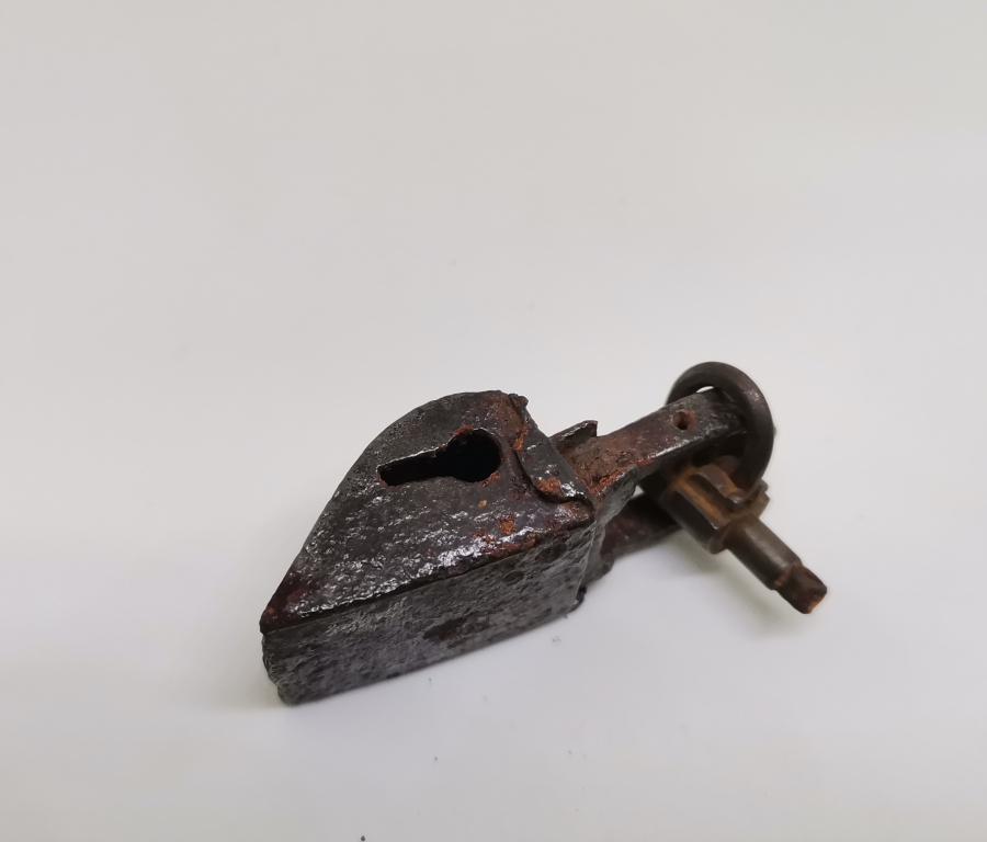 EL YAPIMI OSMANLI DÖNEMİ NADİR TİPTE İKİ ADET KİLİT