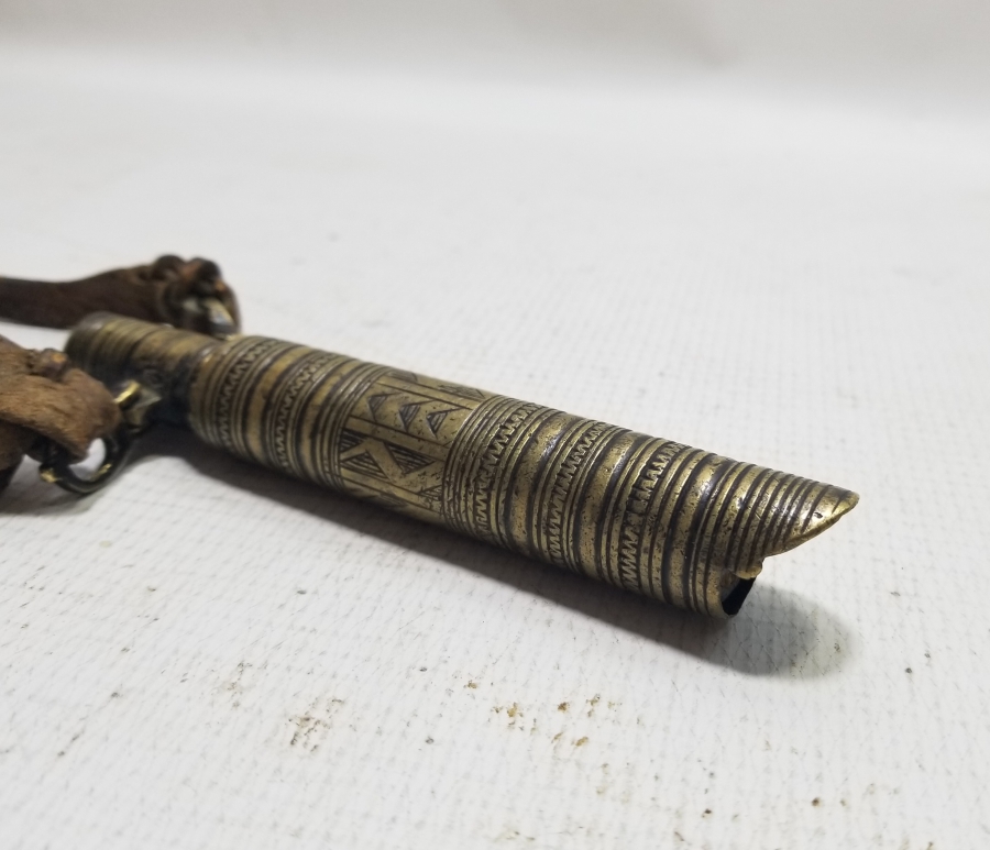 ORİJİNAL DERİ ASKISIYLA NADİR TİPTE KALEM İŞÇİLİKLİ BARUTÖLÇER