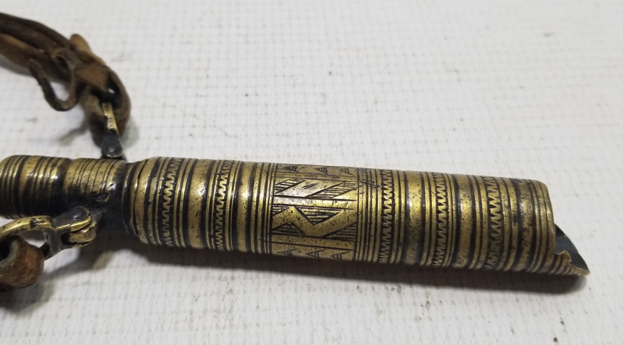 ORİJİNAL DERİ ASKISIYLA NADİR TİPTE KALEM İŞÇİLİKLİ BARUTÖLÇER