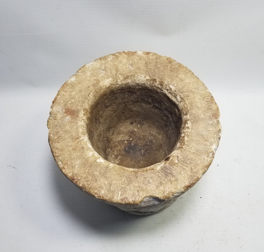 ÜZERİ İŞLEMELİ NADİR FORMDA TEKKE İŞİ MERMER DİBEK