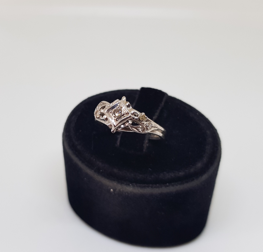 SARMAŞIK MODELİ PIRLANTA TAŞLI YÜZÜK