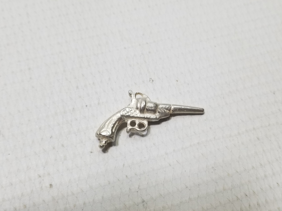 OSMANLI DÖNEMİ PİŞTOV FORMUNDA YAPILMIŞ GÜMÜŞ KÖSTEK SALLAMA PARÇASI