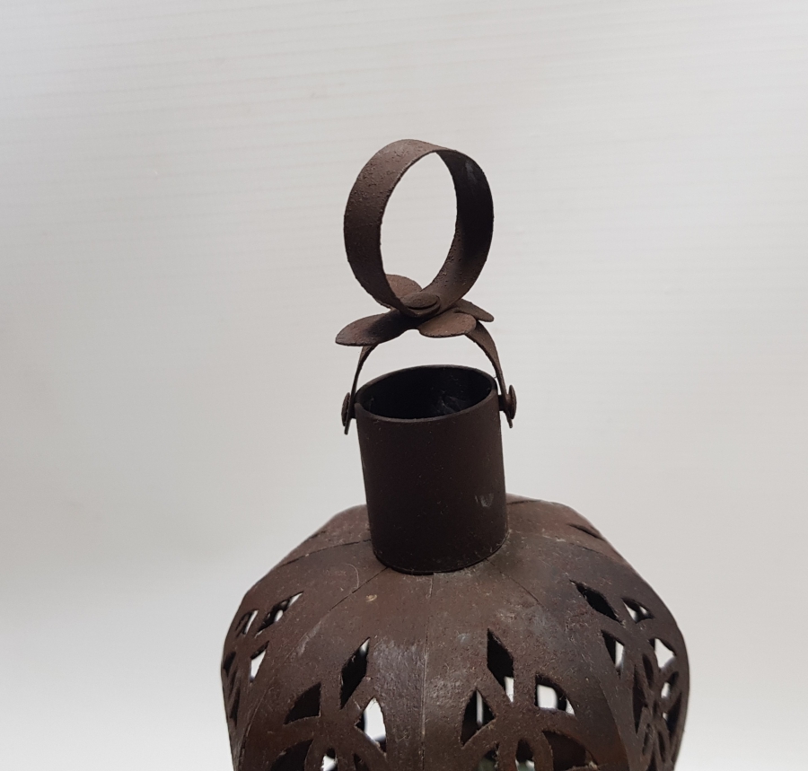 OSMANLI DÖNEMİ TESTERE İŞÇİLİKLİ NADİR FORMDA KONAK TİPİ EL MUMLUĞU