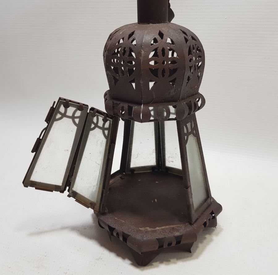 OSMANLI DÖNEMİ TESTERE İŞÇİLİKLİ NADİR FORMDA KONAK TİPİ EL MUMLUĞU