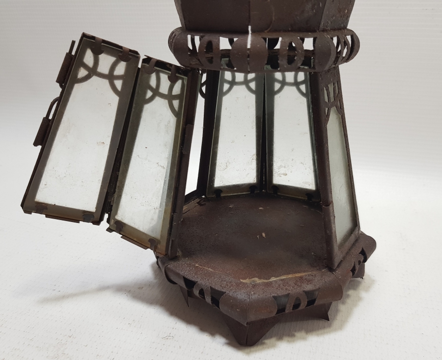 OSMANLI DÖNEMİ TESTERE İŞÇİLİKLİ NADİR FORMDA KONAK TİPİ EL MUMLUĞU