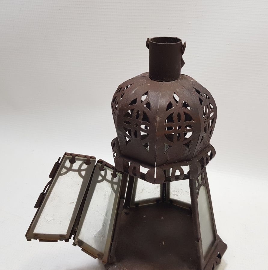 OSMANLI DÖNEMİ TESTERE İŞÇİLİKLİ NADİR FORMDA KONAK TİPİ EL MUMLUĞU