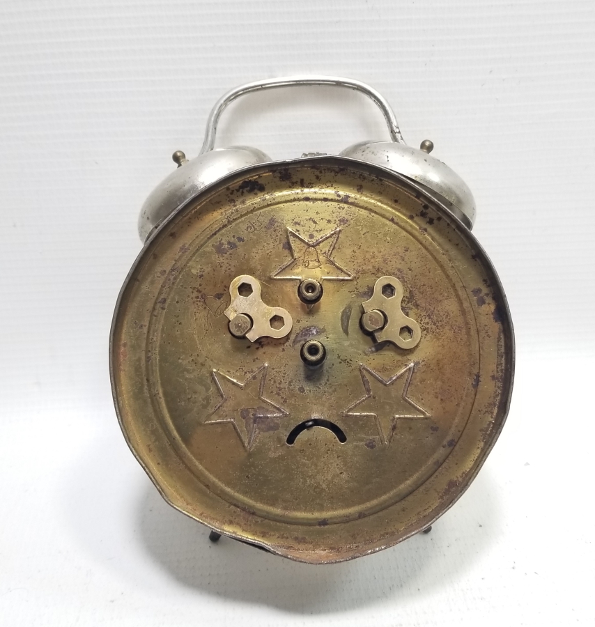 ARKASINDA OSMANLICA YAZI BULUNAN PETER MARKA MASA SAATİ