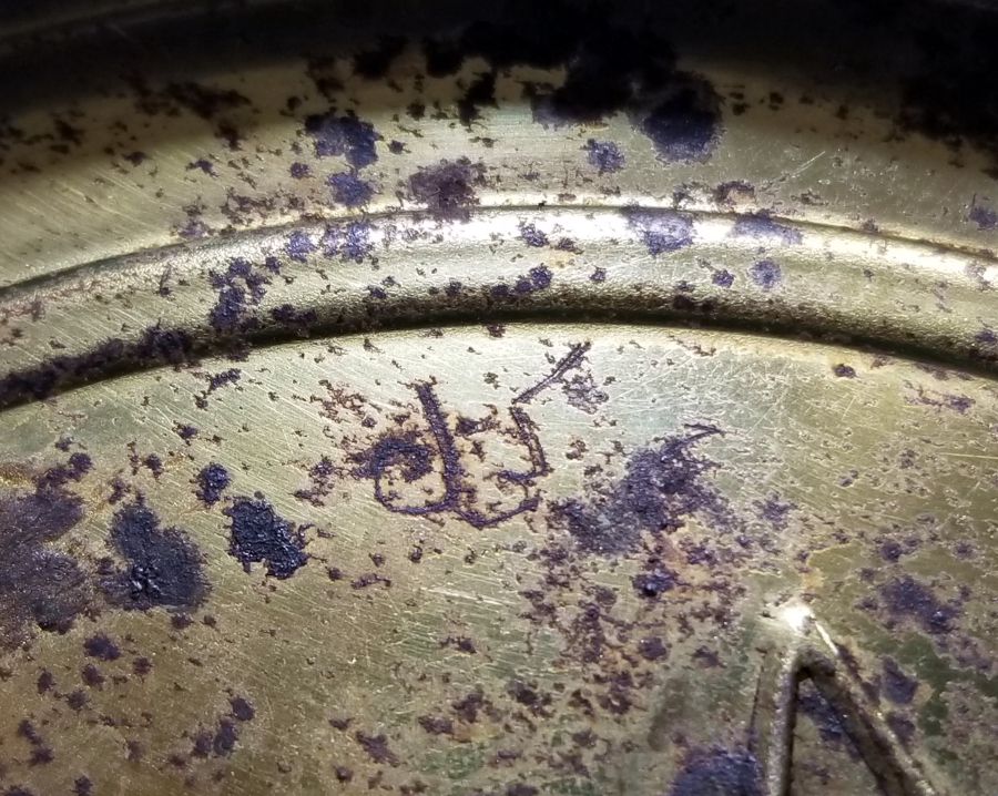 ARKASINDA OSMANLICA YAZI BULUNAN PETER MARKA MASA SAATİ