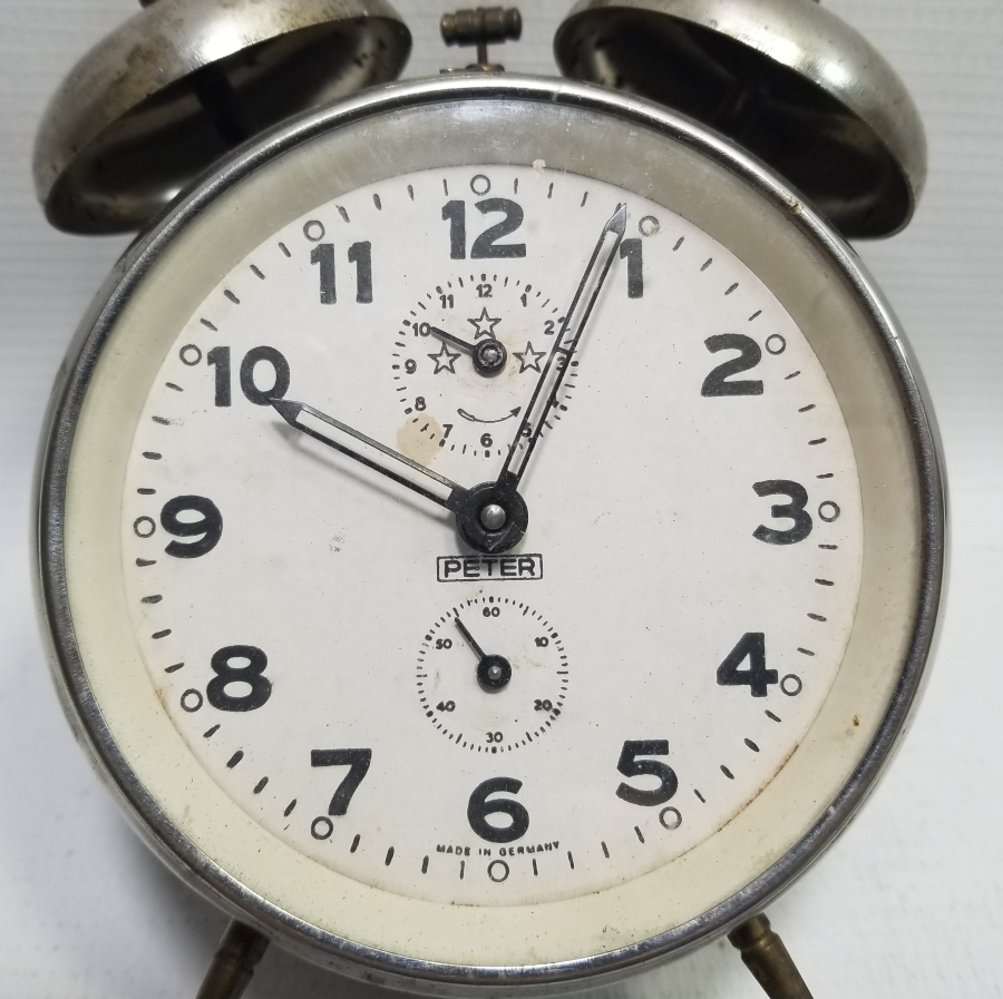 ARKASINDA OSMANLICA YAZI BULUNAN PETER MARKA MASA SAATİ