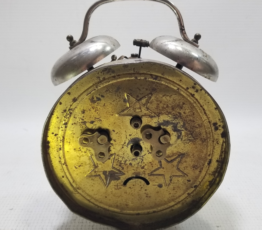 ARKASINDA OSMANLICA YAZI BULUNAN PETER MARKA MASA SAATİ