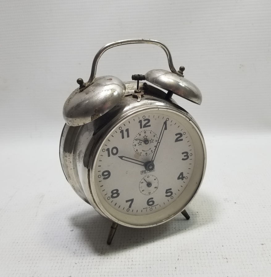 ARKASINDA OSMANLICA YAZI BULUNAN PETER MARKA MASA SAATİ