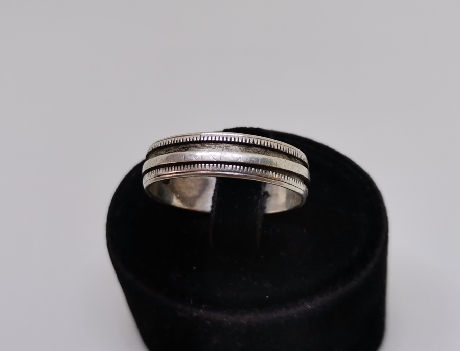 KABARTMA İŞÇİLİKLİ GÜMÜŞ ALYANS YÜZÜK