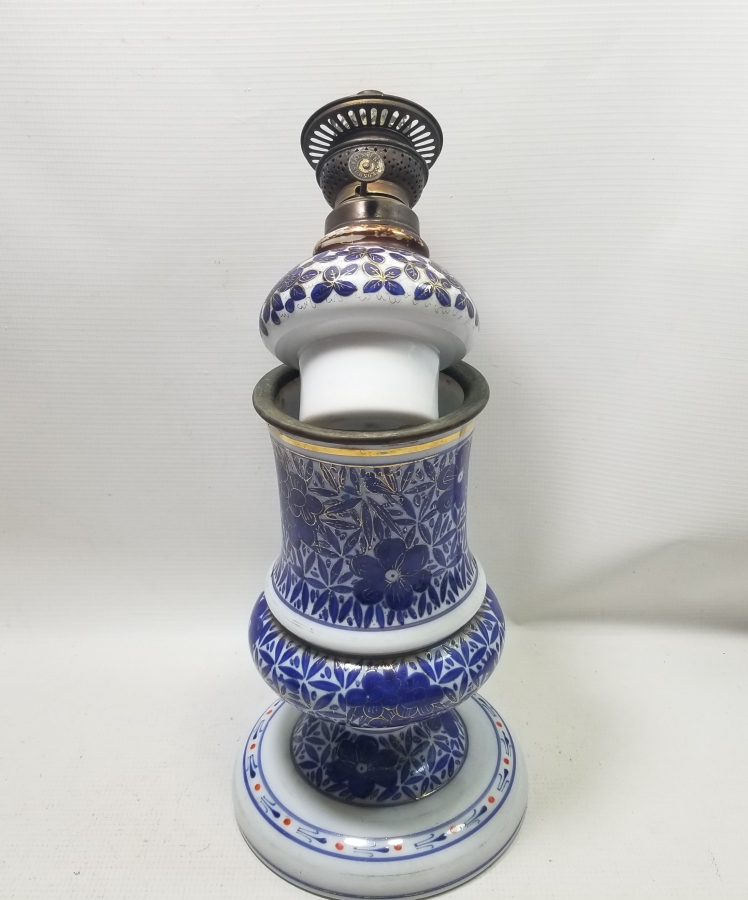 ÜZERİ MİNE VE ALTIN VARAKLI NADİR TİPTE OSMANLI DÖNEMİ OPALİN GAZ LAMBASI