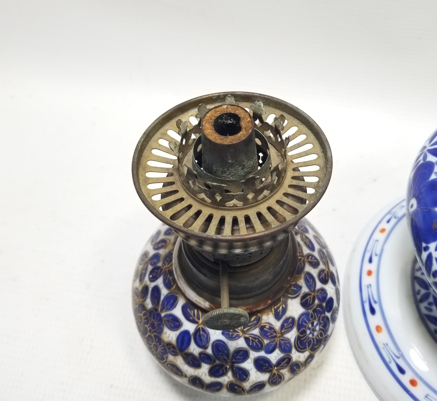 ÜZERİ MİNE VE ALTIN VARAKLI NADİR TİPTE OSMANLI DÖNEMİ OPALİN GAZ LAMBASI