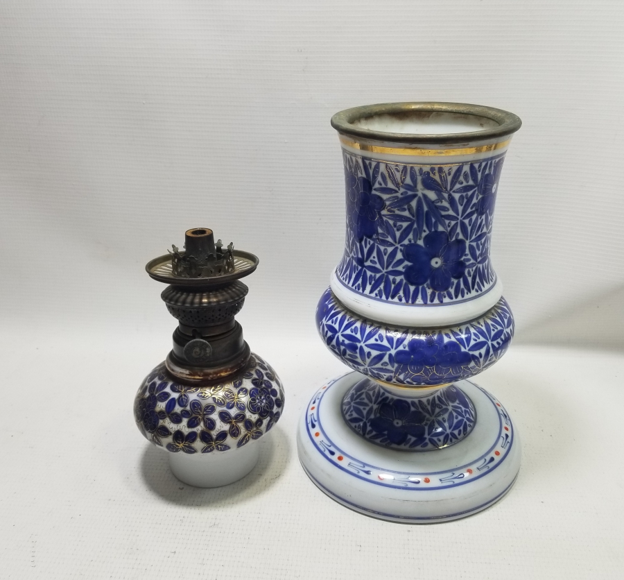 ÜZERİ MİNE VE ALTIN VARAKLI NADİR TİPTE OSMANLI DÖNEMİ OPALİN GAZ LAMBASI