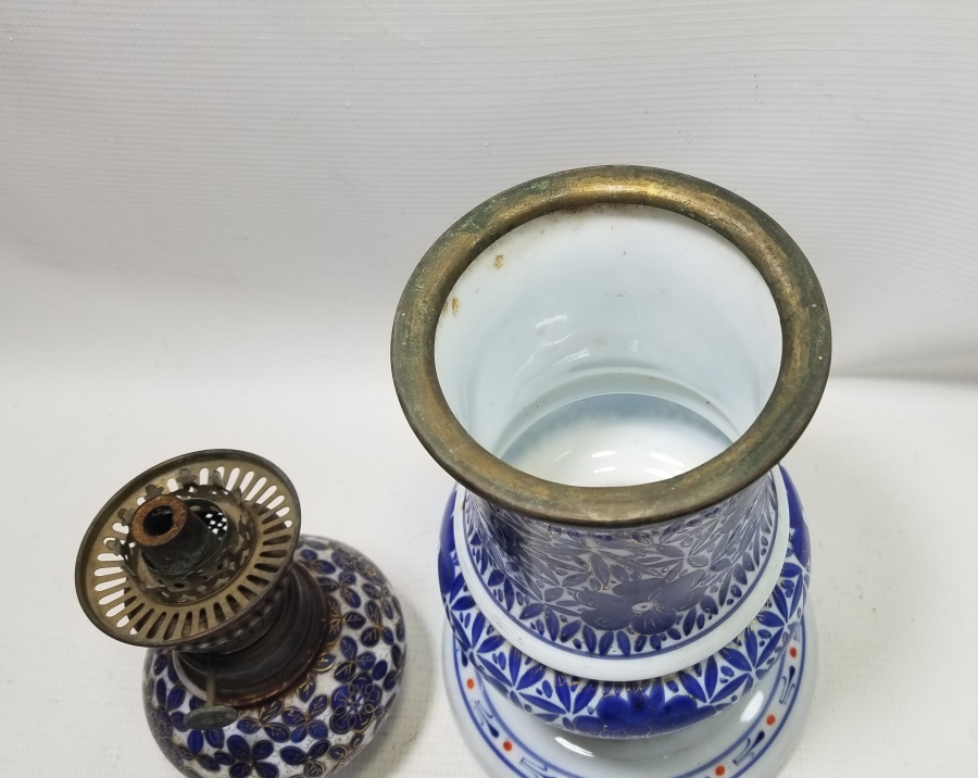 ÜZERİ MİNE VE ALTIN VARAKLI NADİR TİPTE OSMANLI DÖNEMİ OPALİN GAZ LAMBASI