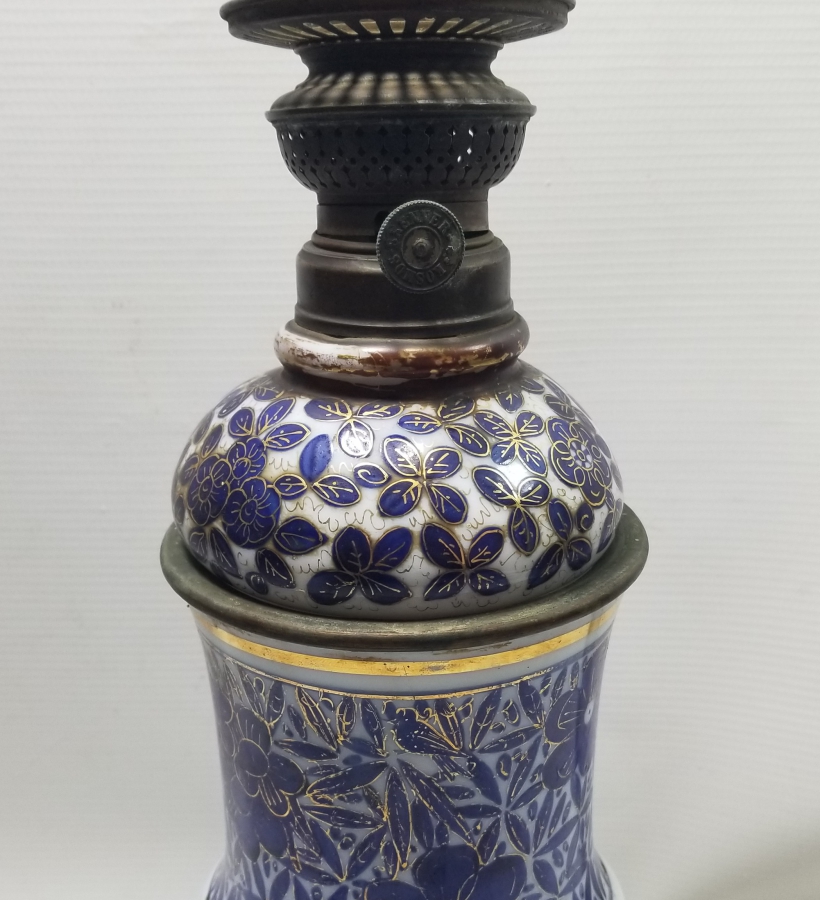 ÜZERİ MİNE VE ALTIN VARAKLI NADİR TİPTE OSMANLI DÖNEMİ OPALİN GAZ LAMBASI