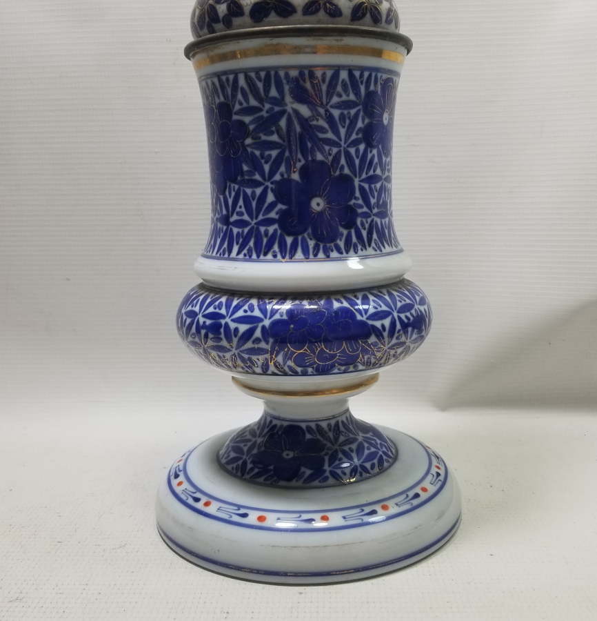 ÜZERİ MİNE VE ALTIN VARAKLI NADİR TİPTE OSMANLI DÖNEMİ OPALİN GAZ LAMBASI