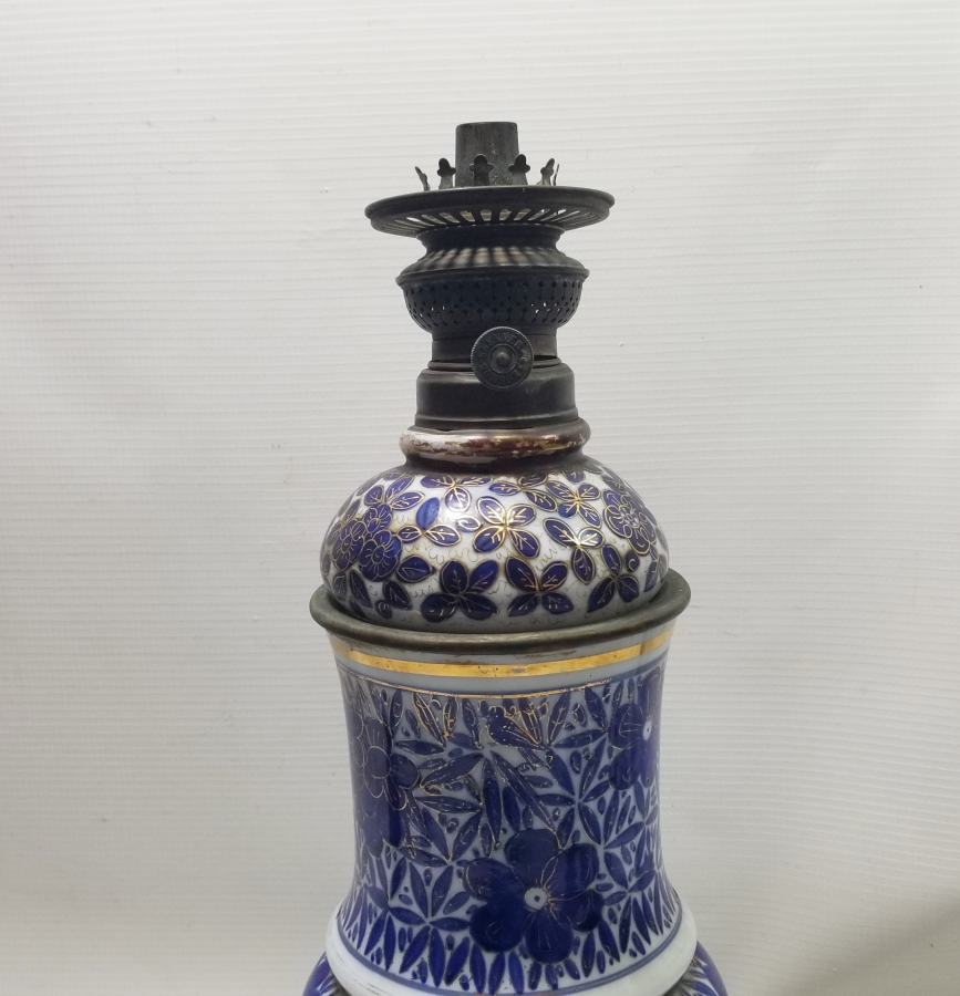 ÜZERİ MİNE VE ALTIN VARAKLI NADİR TİPTE OSMANLI DÖNEMİ OPALİN GAZ LAMBASI