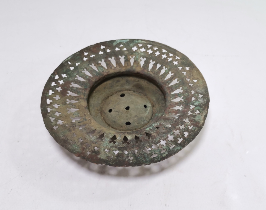 TESTERE İŞÇİLİKLİ OSMANLI DÖNEMİ NADİR TİPTE İBRİK LEĞENİ SÜZGECİ