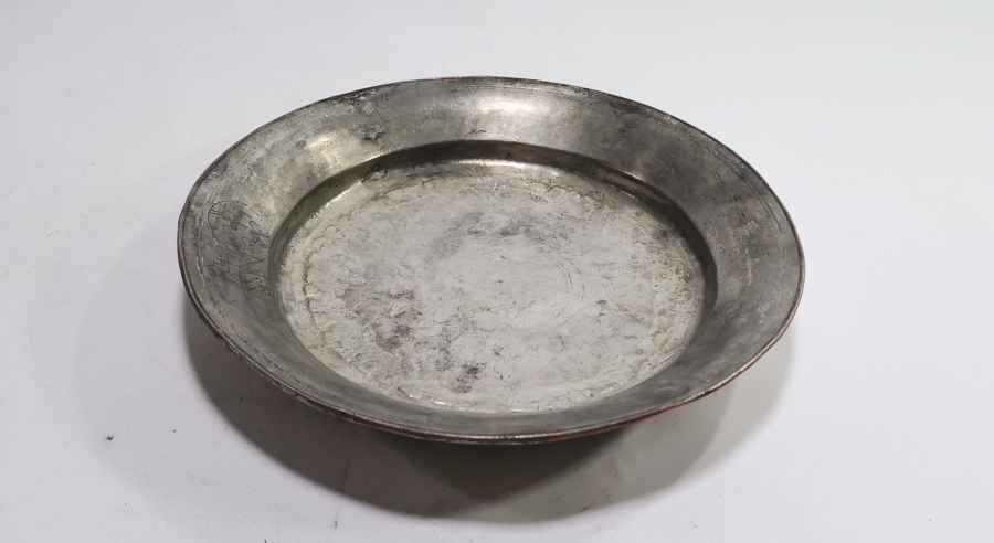 LALE DEVRİ DÖNEMİ TUĞRALI VE LALELİ FORMDA YAZILI BAKIR TABAK